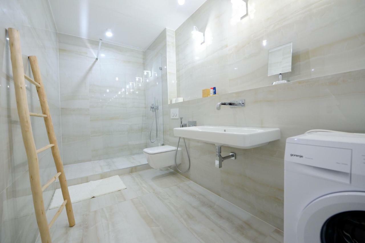 Center Aupark Apartment Piest'any Esterno foto